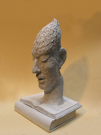 Estatuilla para el Premio"amigo de las bibliotécas populares" entregado por la CONABIP a Leon Gieco
